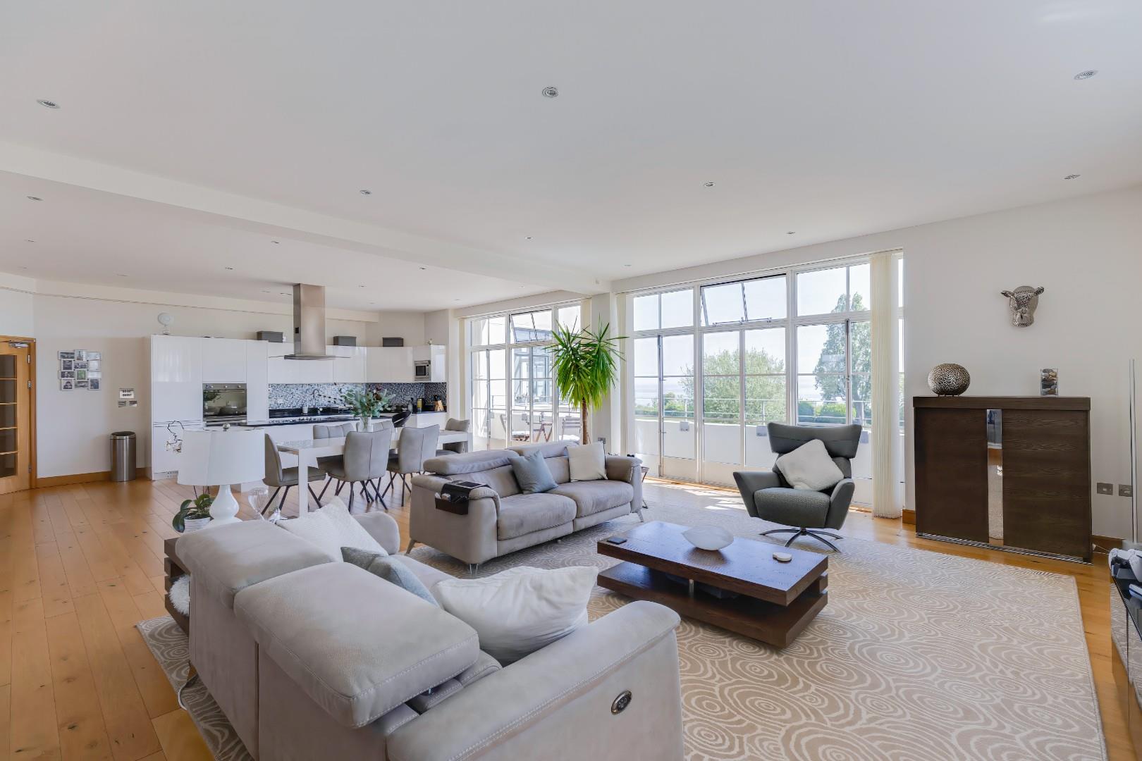 115 Headlands, Hayes Point, Sully, CF64 5QH